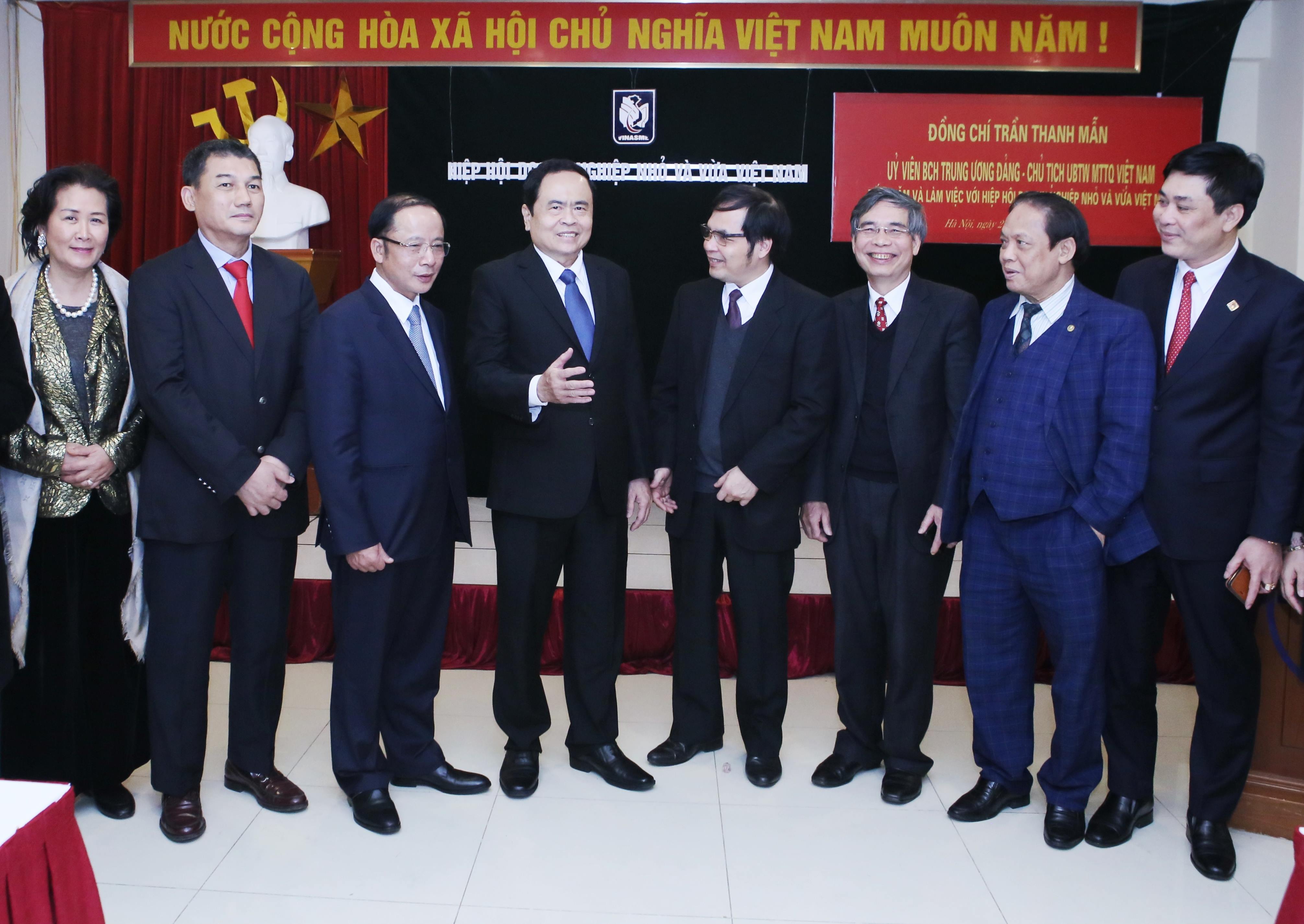 Mặt trận tiếp sức cho doanh nghiệp phát triển Mặt trận tiếp sức cho doanh nghiệp phát triển