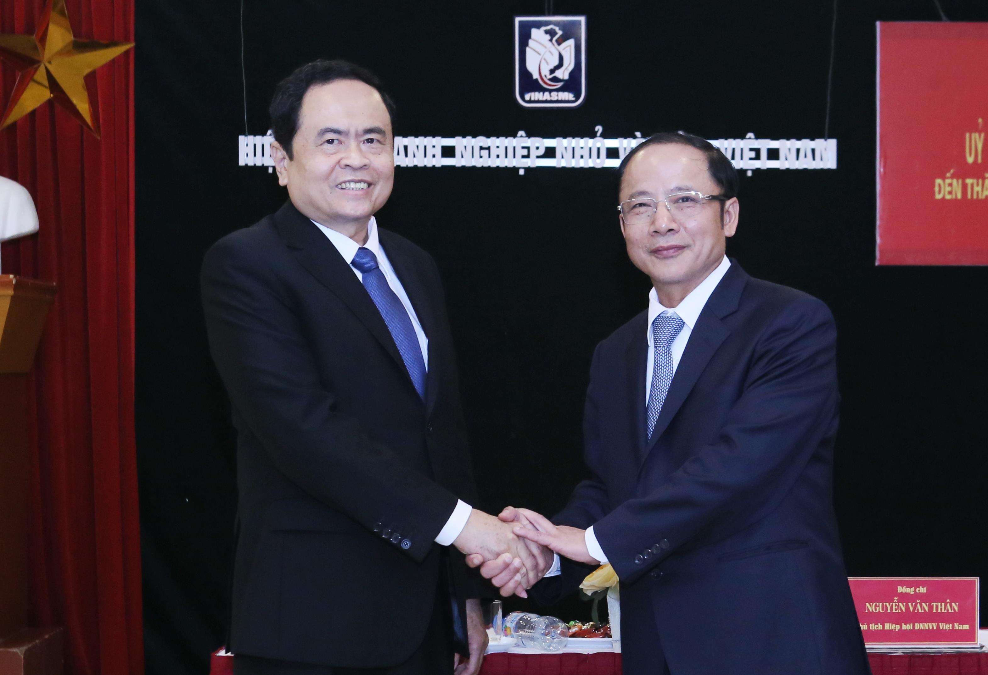 Mặt trận tiếp sức cho doanh nghiệp phát triển Mặt trận tiếp sức cho doanh nghiệp phát triển